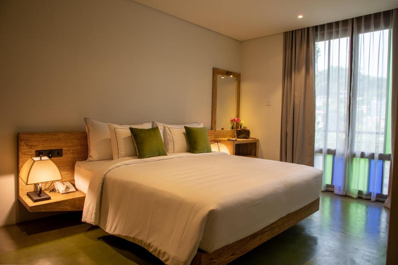 Lake Avenue Hotel Канди Екстериор снимка
