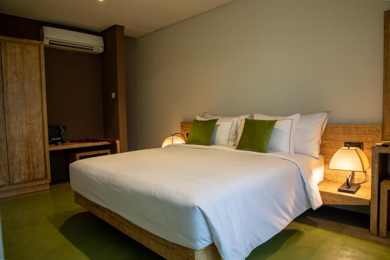 Lake Avenue Hotel Канди Екстериор снимка