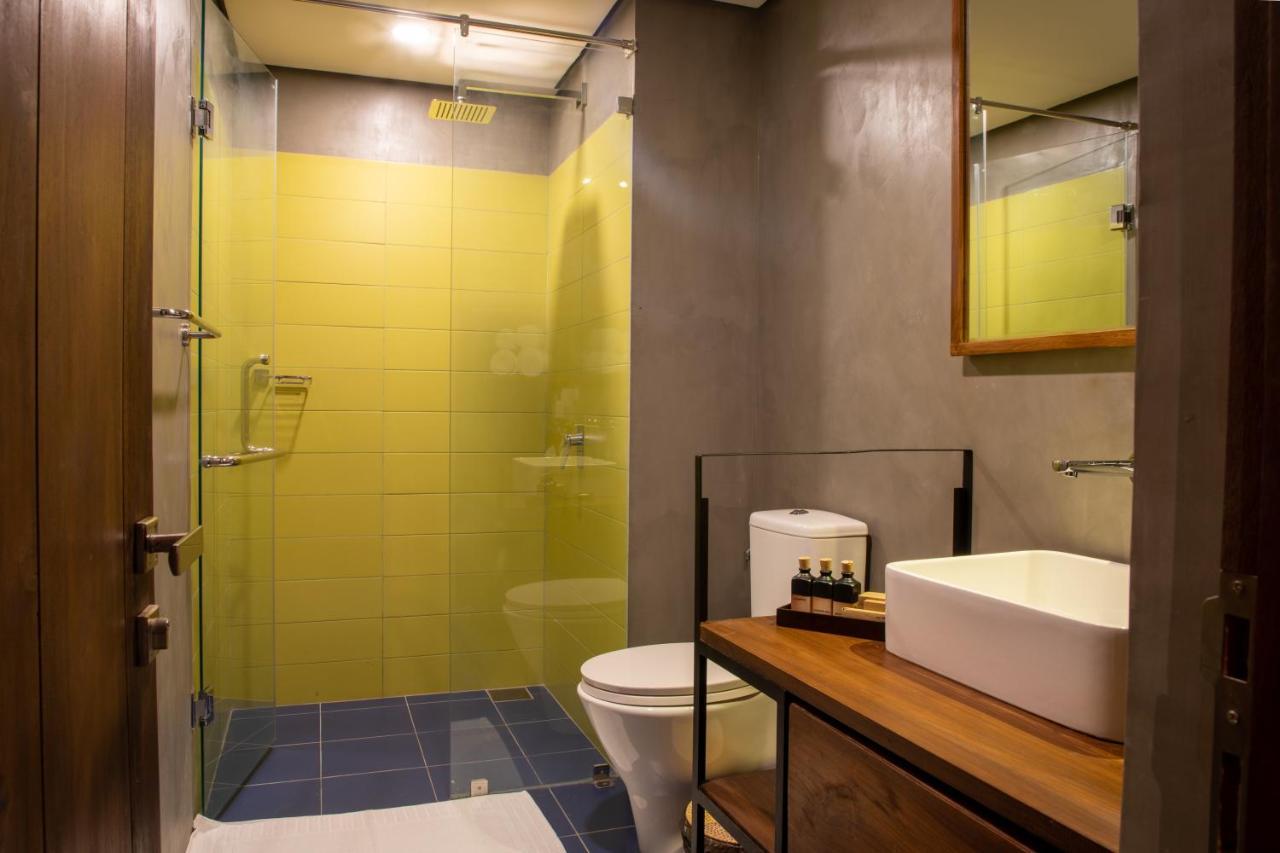 Lake Avenue Hotel Канди Екстериор снимка