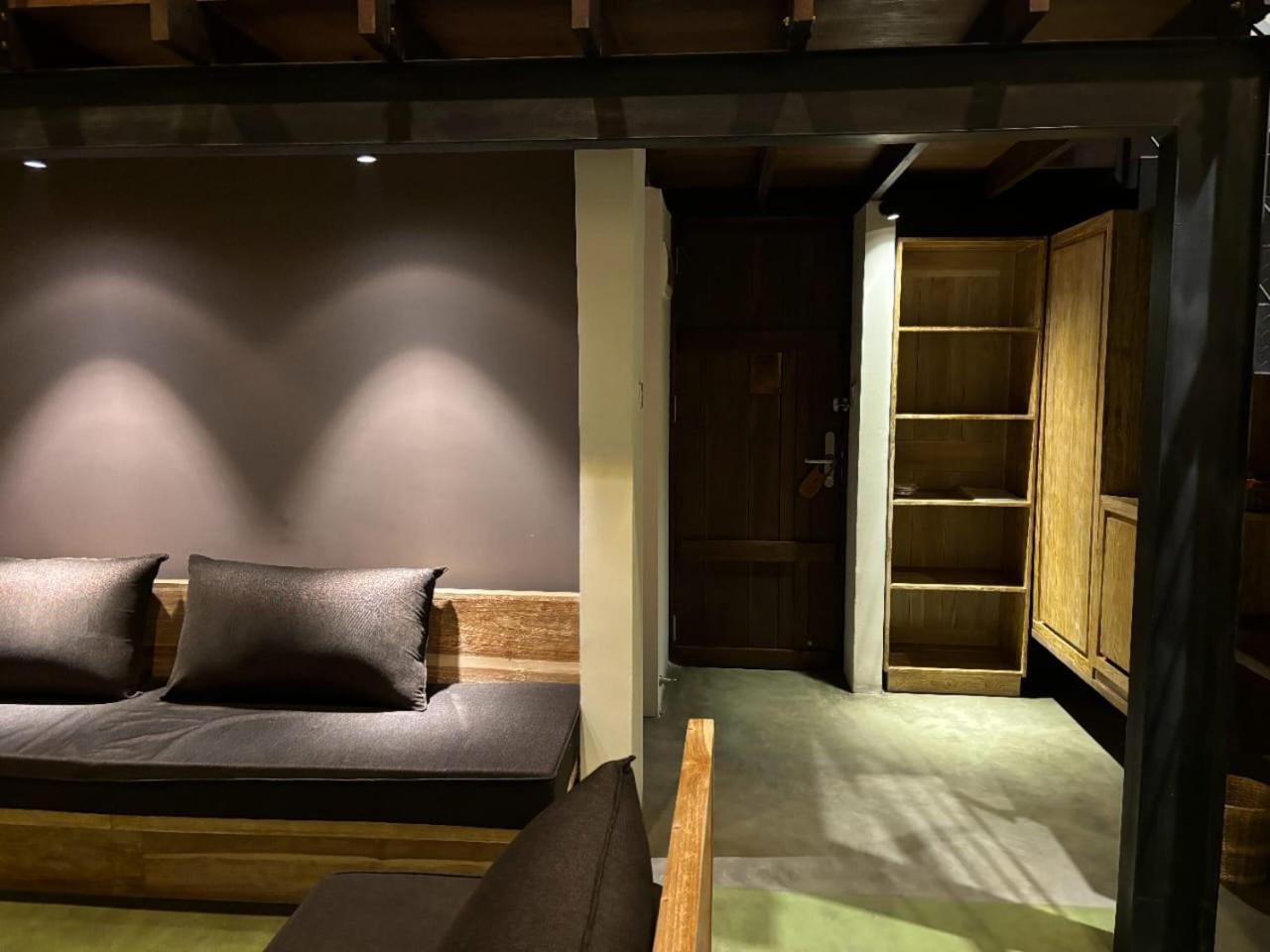 Lake Avenue Hotel Канди Екстериор снимка